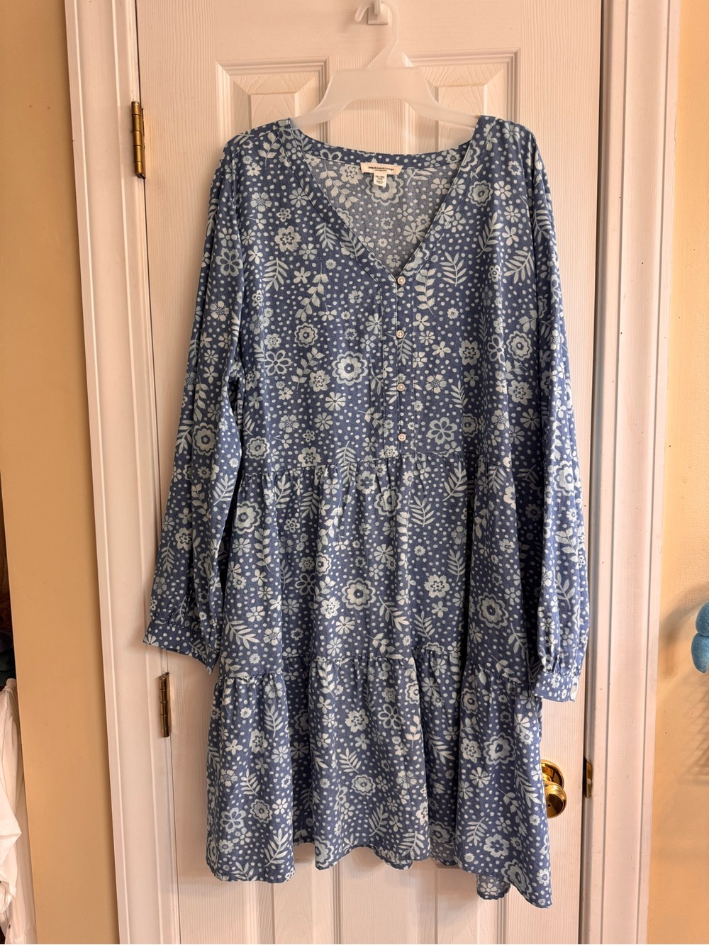 beachlunchlounge Blue and White Floral Tiered Midi Dress - Picture 4 of 9
